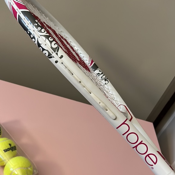 WILSON tennis racket & balls - Picture 6 of 7